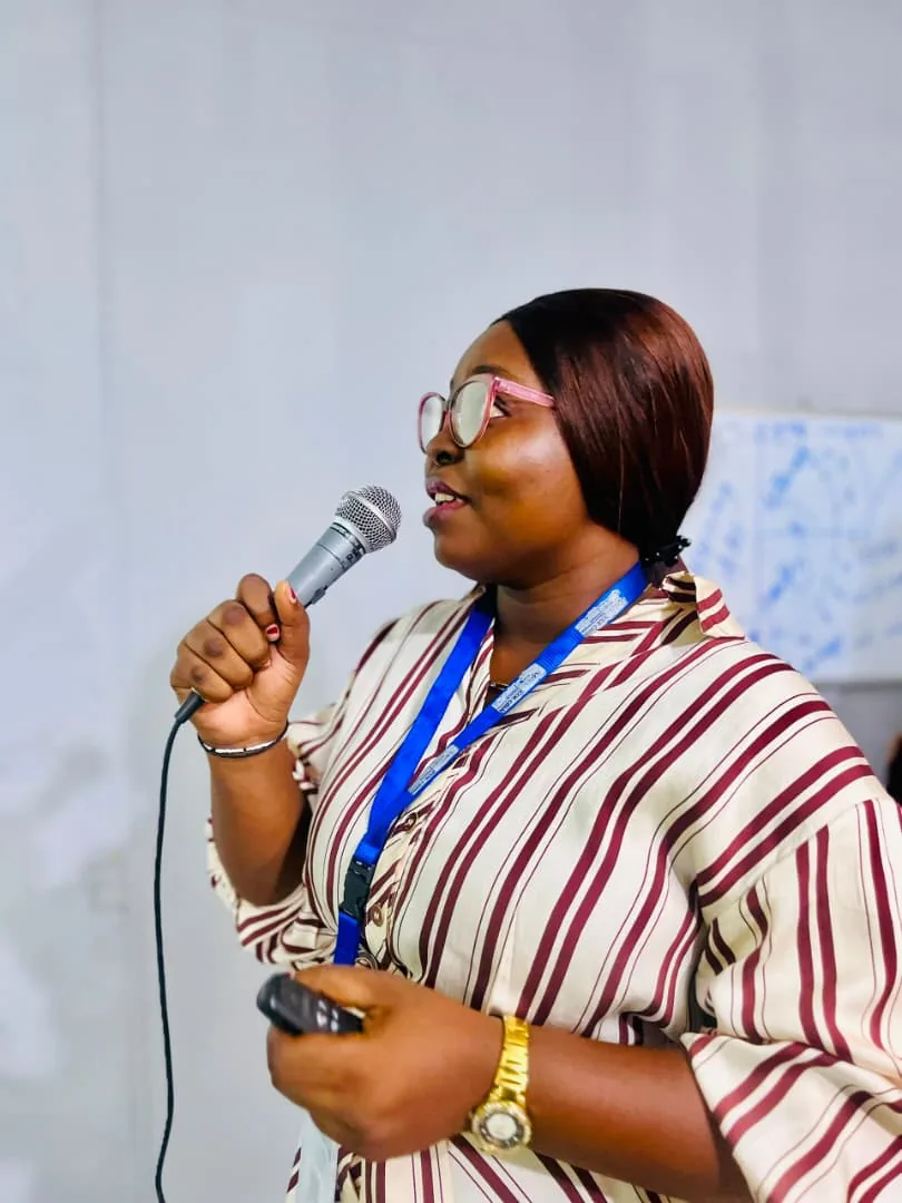 Mme Esther Mpiana