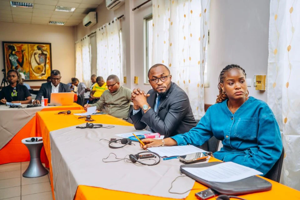 À gauche, Mr. Steve Mabengi, Chef de la Cellule de Détection et d’Analyse des Produits Chimiques, et à droite, Mme Prisca Kalonji, Cheffe de la Cellule de Prévention et de Réponse Radiologique et Nucléaire.
