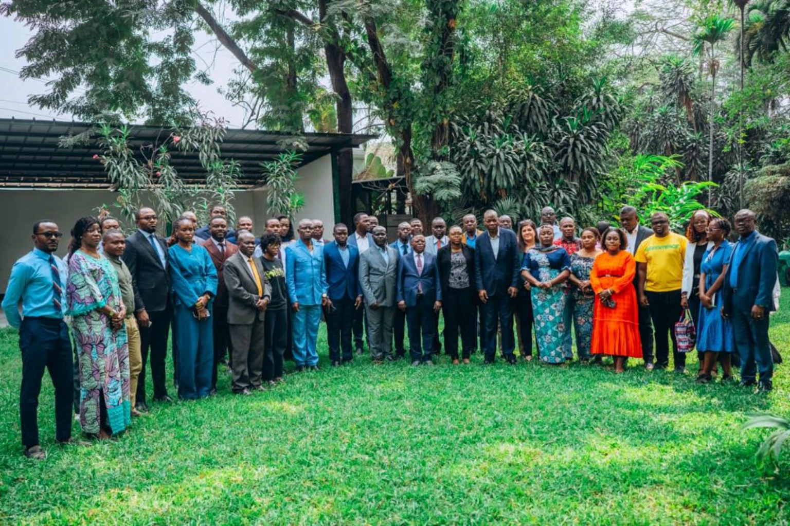 Photo d’ensemble des participants à l’atelier national de concertation organisé par Greenpeace Afrique.